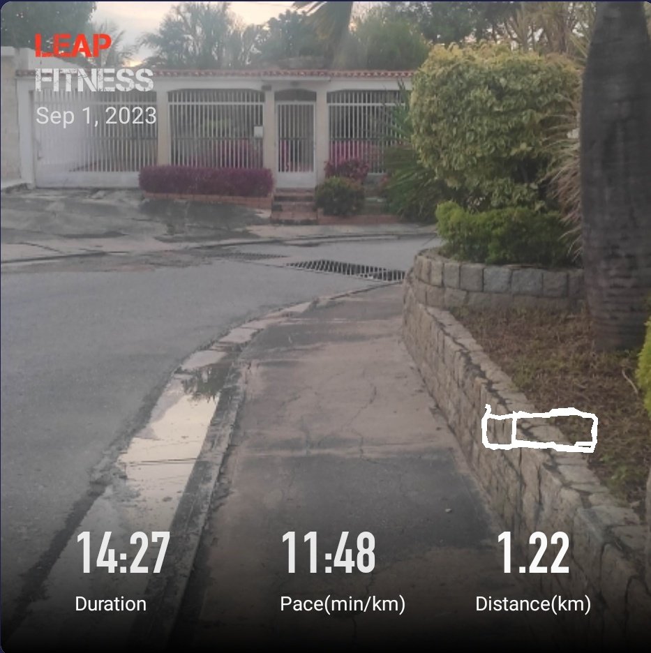 CodingWithFran's tweet photo. Day 1 of #30daysofrunning with @csturner88
This is an update of two days since I'm officially starting with the challenge.
I only tracked my second walk of the day yesterday and trained my shoulders today due to the bad weather.
Let's walk early tomorrow 😤 https://t.co/VZNWhnUiLD