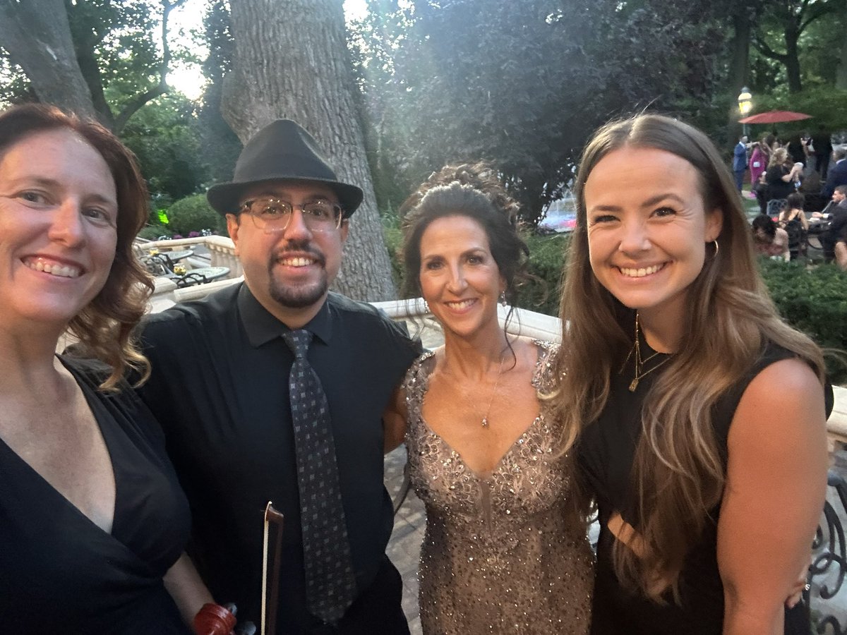 FrazerKristin's tweet photo. Mineola Strings played for one of our own tonight!  Perfect weather, beautiful atmosphere and a gorgeous bridal party.  Always a pleasure to play with 2 former students who are now colleagues and friends @mrs_ramsingh https://t.co/qsXAkBR45g