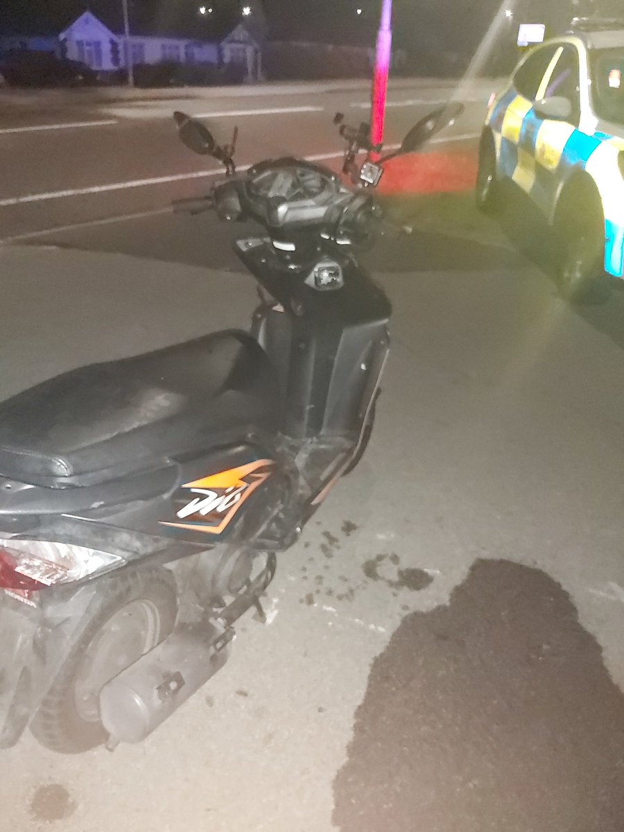 KentPolice7oaks's tweet image. Another busy night for PC BUTLER and PC SALTER who have detained 2 after they tried running away from a moped they were on... presumably because of no rear number plate.
#YouCanRunButYouCantHide
#ProactivePolicing
#VehicleSeized
#Team4Swanley