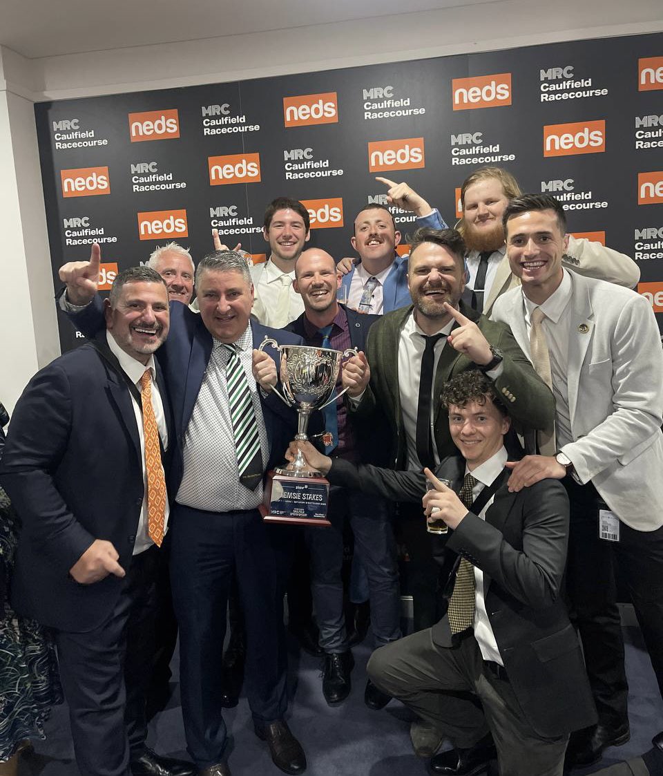 Racing_Previews's tweet image. You thought we were joking when we said he’s a Racing Previews horse now? 😁 

One in, all in. Mr Brightside 💚🖤 #Memsie