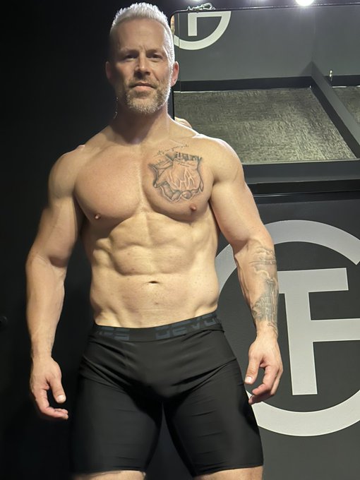 Watch Scott Blokker's leaked NSFW photo on TwXstars