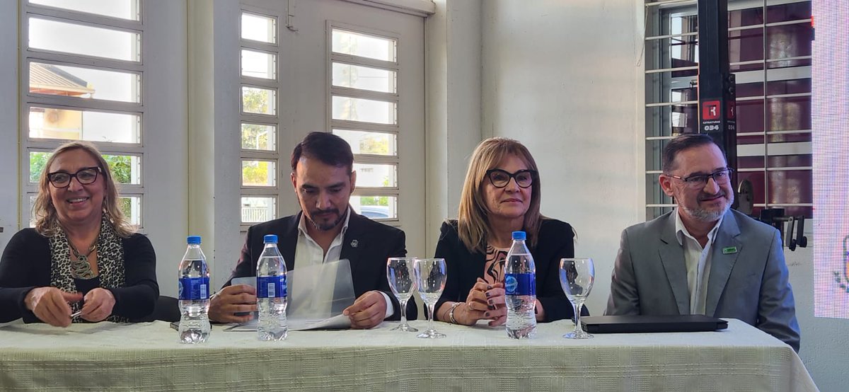 "Dime y lo olvido, enséñame y lo recuerdo, involúcrame y lo aprendo”.

Esta frase captura la esencia de lo que venimos haciendo en los encuentros zonales desde <a href="/superior_ctes/">Nivel Superior Corrientes</a> 

Gracias a <a href="/JuanPValdes_ok/">Juan Pablo Valdés</a> <a href="/praxedesylopez/">Práxedes López</a> y a todas las autoridades que participaron por acompañarnos