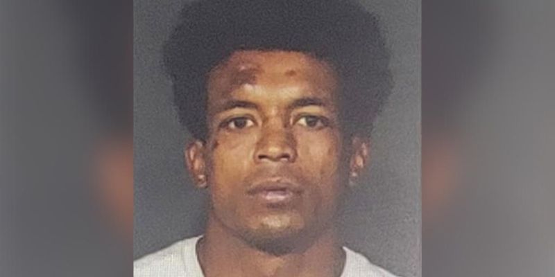 AlertaMundoNews's tweet photo. 🇺🇸 | Inmigrante venezolano es arrestaso 6 veces en solo dos meses de llegar a Nueva York. 

El hombre llamado Daniel Hernández Martínez, de 29 años, llegó a Estados Unidos el 27 de Junio y dos días después cometió su primer delito cuando robó mercancía de un Costco de Brooklyn. 

Ahora el hombre enfrenta 14 delitos.