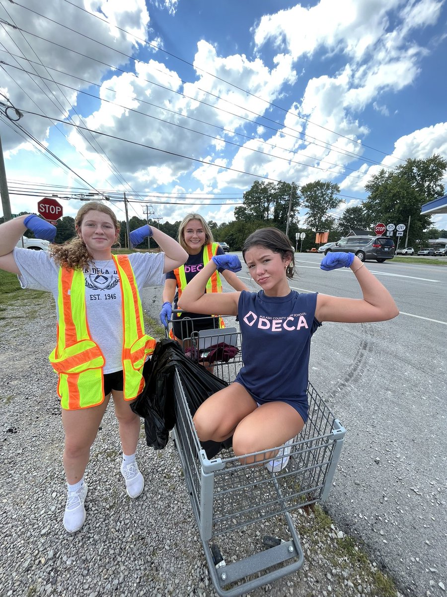 ryannsowder's tweet photo. Had so much fun at our Adopt-a-Highway project w/ @pulaskideca 💥 #rushdeca #deca #decadiamonds 💎 https://t.co/KLRjiXPBpQ