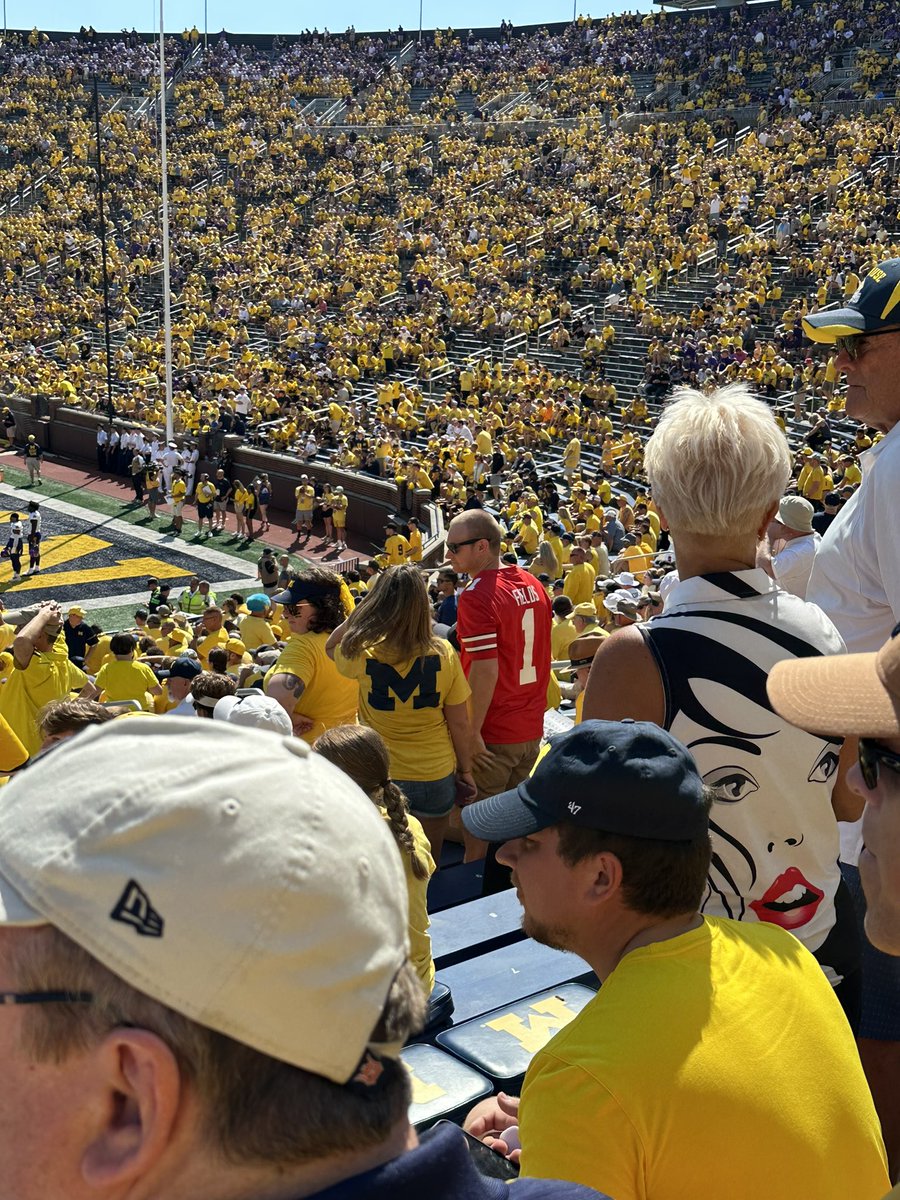 Stu_Kushner's tweet photo. Unacceptable behavior. @BarstoolUofM https://t.co/hMYqiUzsDI