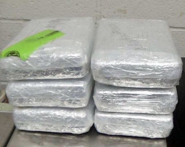 6 bricks of COCAINE giveaway!!! 🤑🤑🤑 

To enter:

1. Follow this account ➕👤👤

2. Like this tweet 😍❤️❤️

3. Retweet this tweet ♻️♻️🤑

4. Comment “Done Ladder!” 🗣️💬