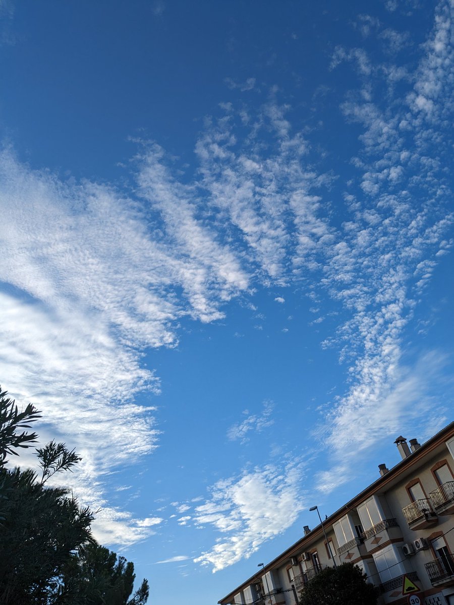 Juliarc_33's tweet photo. El cielo estos últimos días https://t.co/F4CPz0drS6