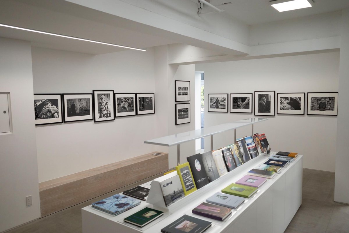 masanori_kamide's tweet photo. 写真展初日、沢山のご来廊、ありがとうございました。
本日9/3(日)は14時より在廊いたします。
https://t.co/GBPibrNPhQ
#SUPERLABO
#sken
#masanorikamide
#写真展 https://t.co/J7yHpRKLeJ