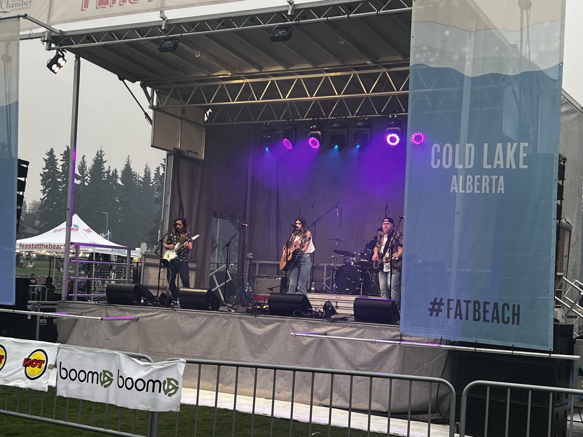 JonBeckett2's tweet photo. @thatsmehaileyb playing to the fine folks up in @ColdLakeChamber
#FeastOnTheBeach
#fatbeach
@productionworld https://t.co/ssDgv57fIp