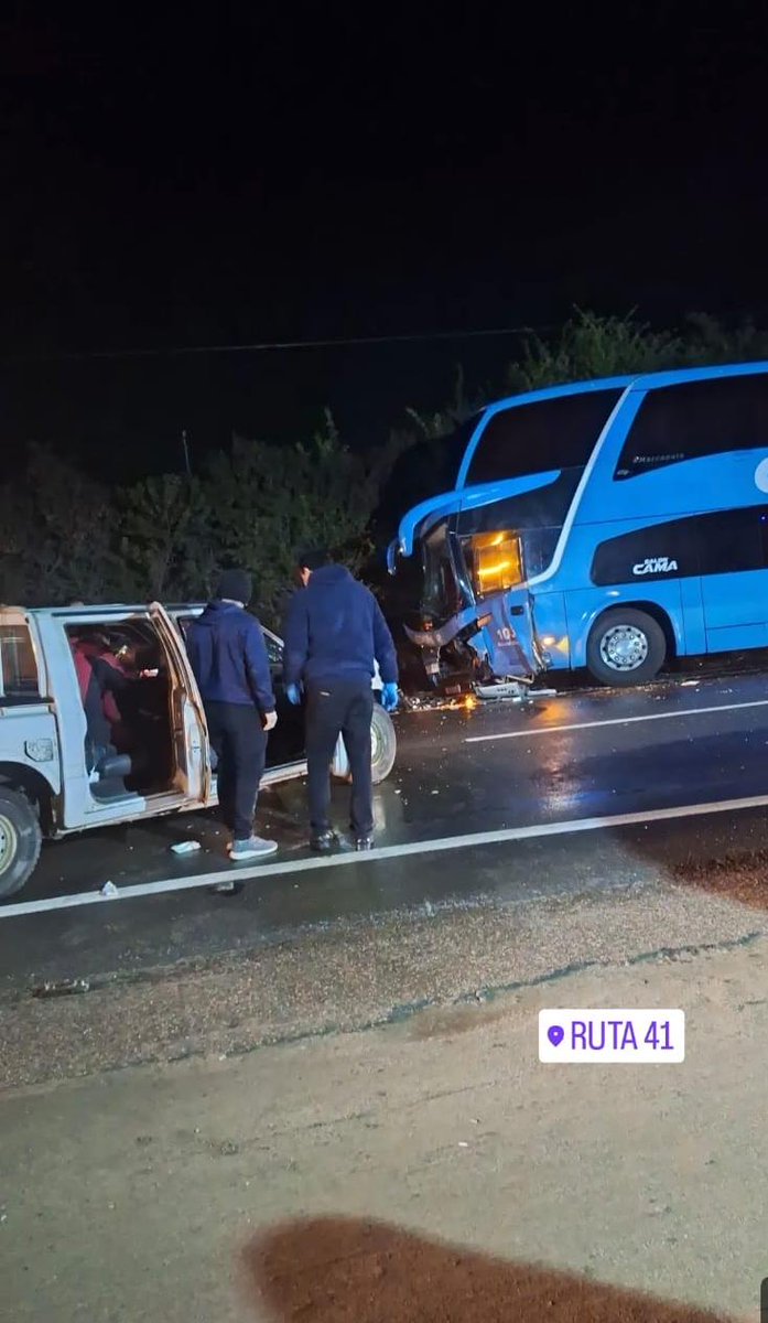 vecinoslaserena's tweet image. ⚠️ Equipos de emergencia están respondiendo a rescate por accidente de tránsito, en la Ruta D-41 con el cruce El Rosario, Gabriela Mistral, donde está cortada la vía. Se sugiere subir por Altovalasol o Kilómetro 15 en la entrada Quilacán. Información vía La Serena Informa…