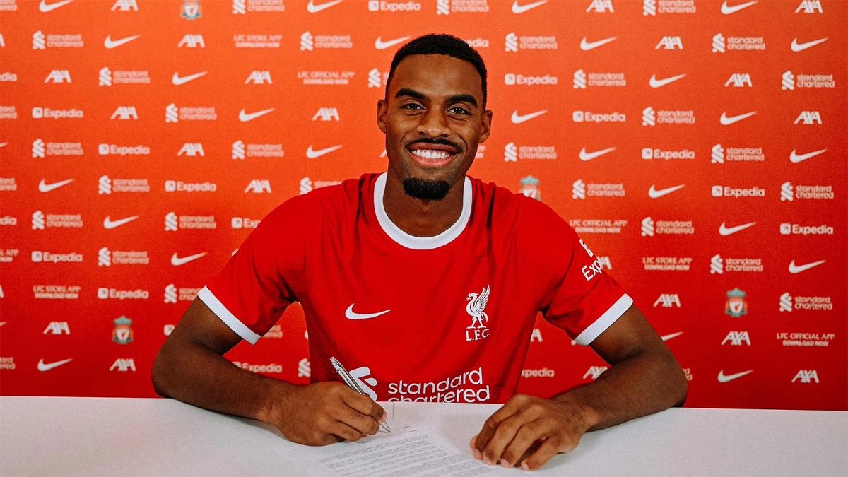FabrizioRomano's tweet photo. Why Bayern decided to let Gravenberch leave even if Palhinha deal collapsed? 🔴 #LFC

Bayern CEO Dreesen: "Ryan came to us with the desire for more consistent playing time, so we decided on this transfer together with him. We wish him all the best for his future at Liverpool". https://t.co/qyRXbhU1Yn