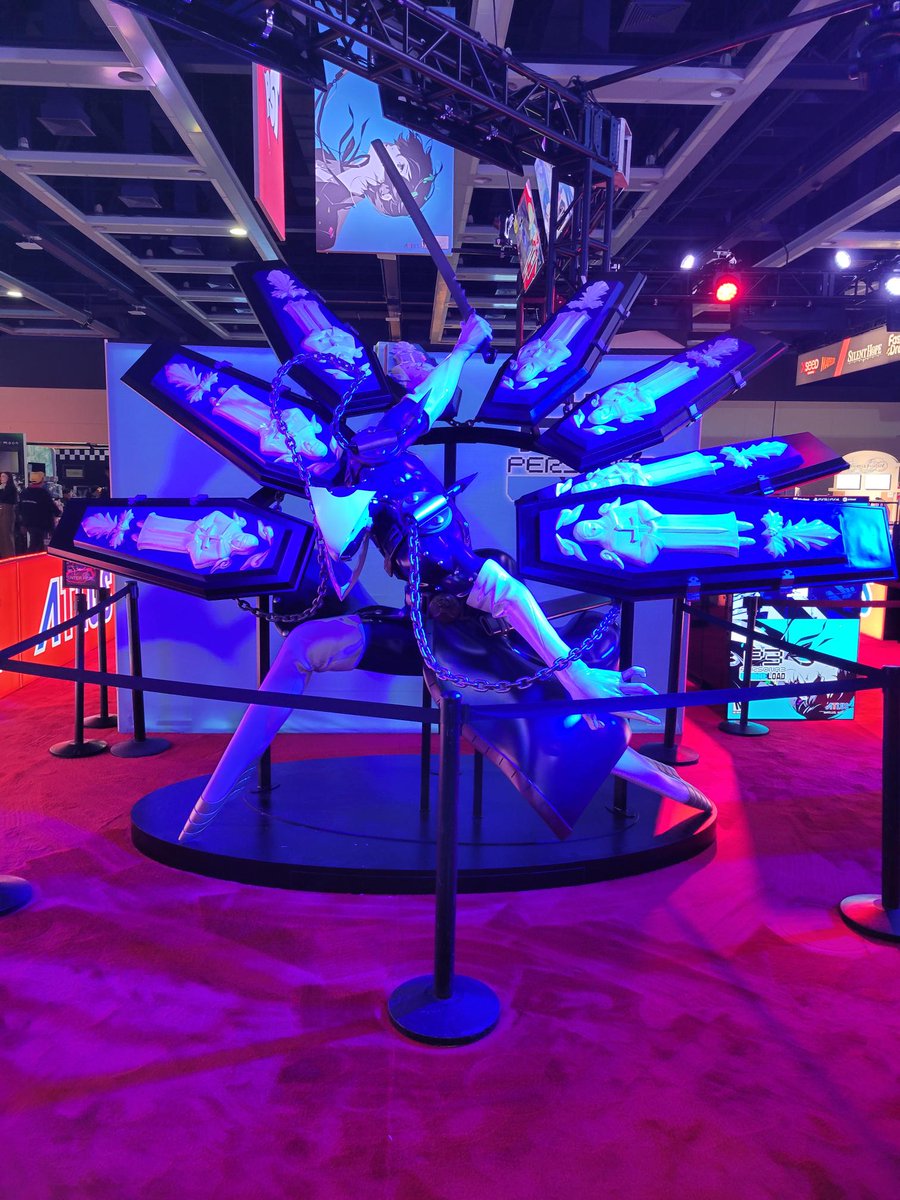 p_kouhou's tweet photo. シアトルで日本時間9/2(土)～9/5(火)まで行われているイベント
「PAX West」のセガアトラスブースに
『ペルソナ３ リロード』のタナトスが登場！

かっこいいな～～！！
会場では #P5T #P3R の試遊もあるみたいだぜ！
#ペルソナ https://t.co/sqMUHMsDjI