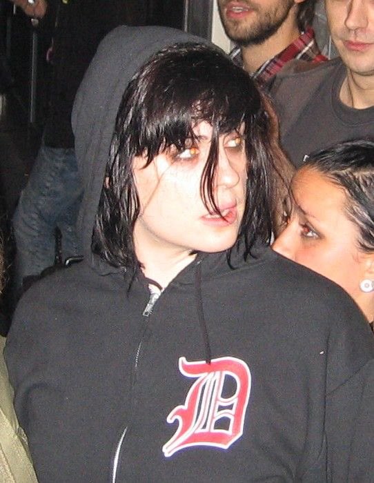 bitchinband1t's tweet photo. she looks like all of the chemical romances got turned into a single girl and i’m genuinely so obsessed https://t.co/oHfIAvVkNv