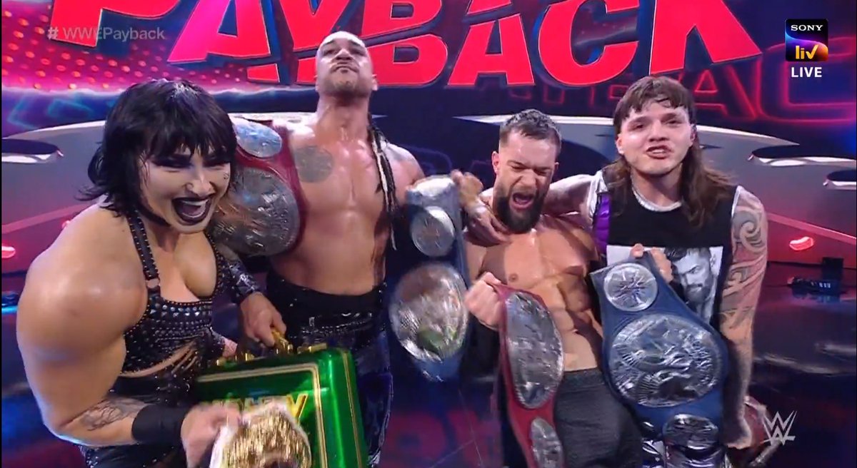 SKWrestling_'s tweet photo. Draped in gold. ⚖️ 🏆
#WWE #WWEPayback https://t.co/KFCkzZkph9