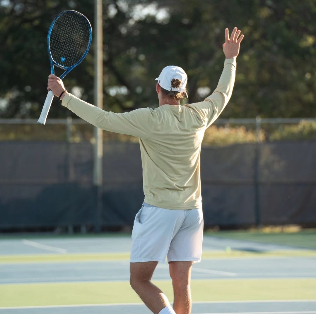 More wins at UTR PTT 25k in Denver for Andras Necz as he advances past Hanzlik (UTR 13.15) WO and Chundu (UTR 11.85) 7-6(6), 6-2
#catsarewild🐾