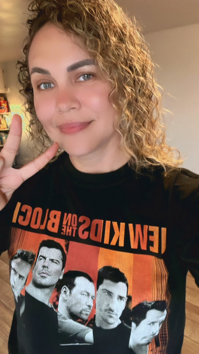 _isaabell18's tweet photo. Happy 15th anniversary to The Block!! @NKOTB #TheBlockRevisted https://t.co/OTuFOQzP3I