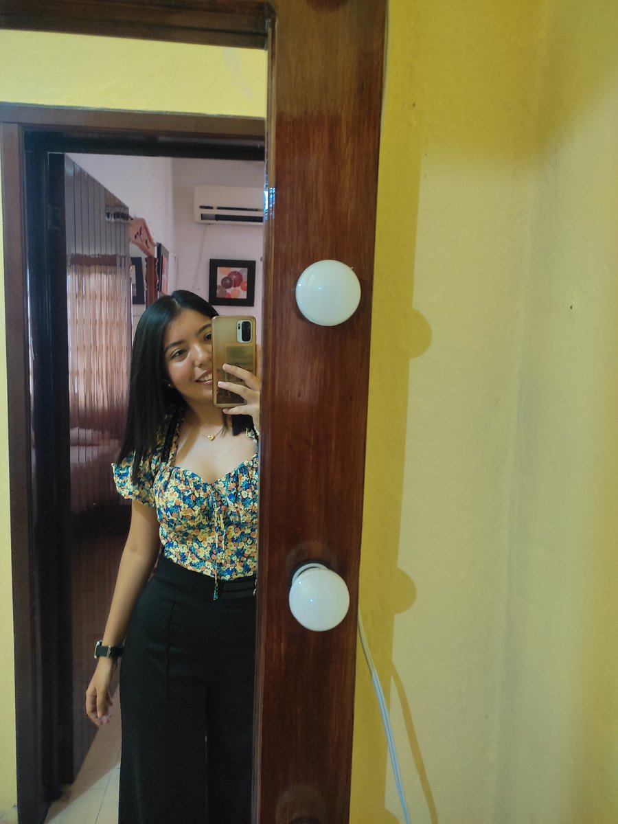 Angelicabulos6's tweet photo. Me gustó mi outfit 🙈 https://t.co/P6zme1ilVA