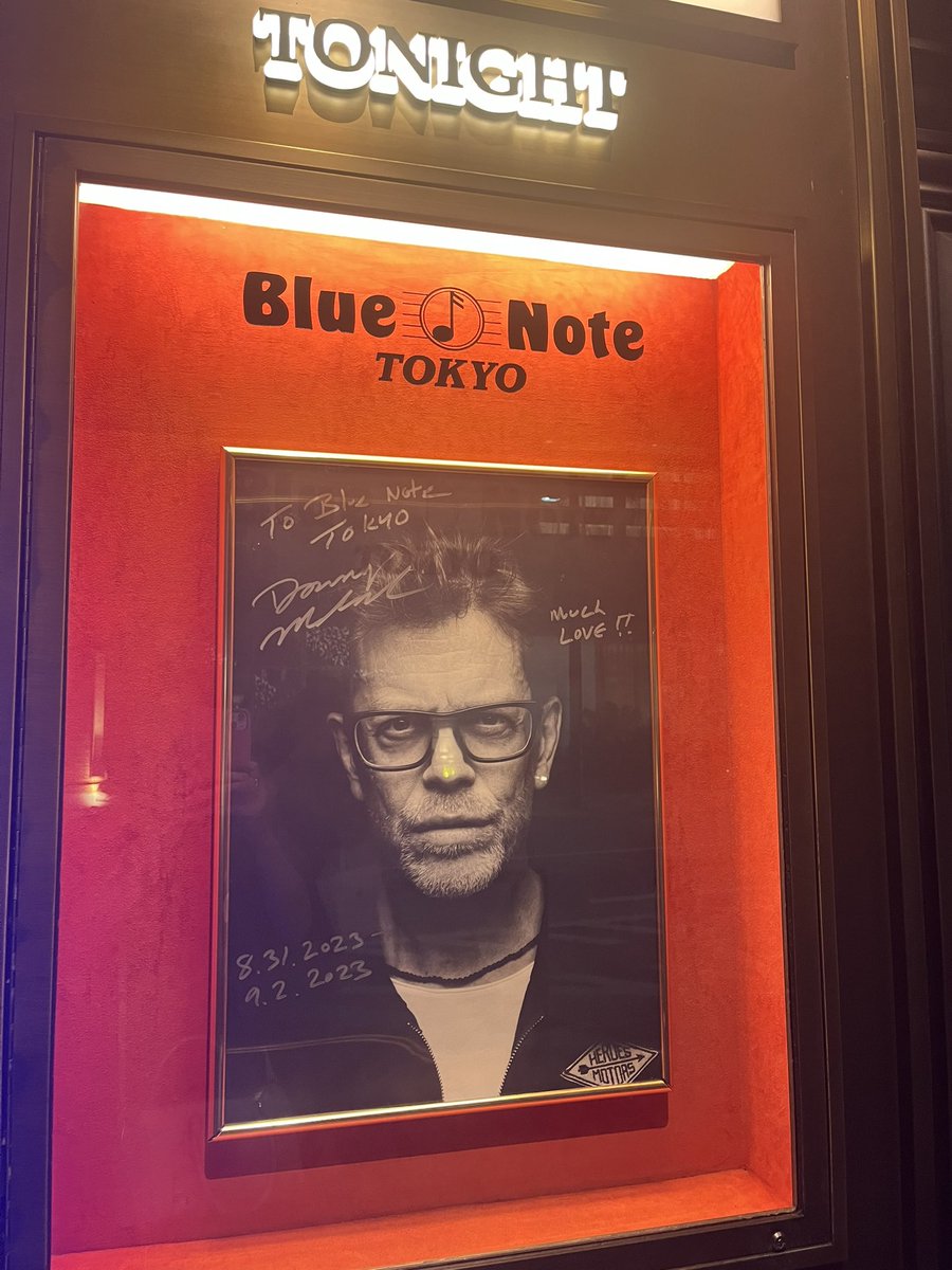 Point_ten_ten's tweet photo. #DonnyMcCaslin Sax #JonathanMaron B #JasonLindner Key #ZachDanziger Ds
@BlueNoteTokyo 

BNがダンスホール化するとは😳
圧倒的未来バンド、始終座ってノリまくり歓声を上げて泣いてしまい、思う存分楽しみました🙌✨

いや凄いものを観た…😭
再来日熱望🔥

Thank you Donny and all🙌✨ https://t.co/9EyeqOvAtP