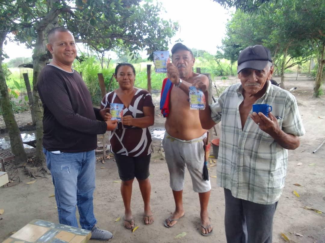 PjAchaguas's tweet photo. Desde la Comunidad Rural La Rinconera,  PQ.Queseras del Medio.Llevando el mensaje de #UnidadyVoto  convencidos que la ruta es la Electoral y que de todos nosotros depende lograr el CAMBIO que anhelamos. #22Oct
#VenezuelaDelEncuentro 
@hcapriles 
@Pr1meroJusticia 
@ActivismoPJ https://t.co/TMW5UDJ1zL