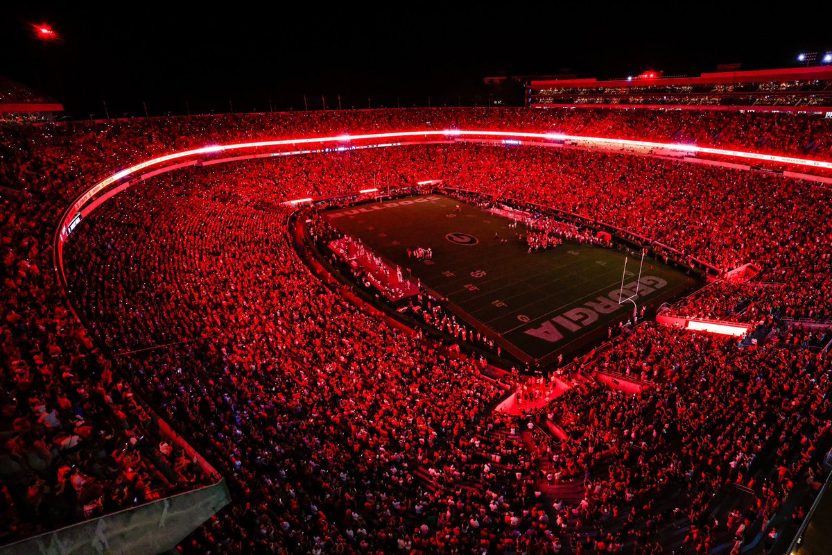 universityofga's tweet photo. so beautiful it’ll bring a tear to the eye 

#GoDawgs https://t.co/mjL1yYaVxe