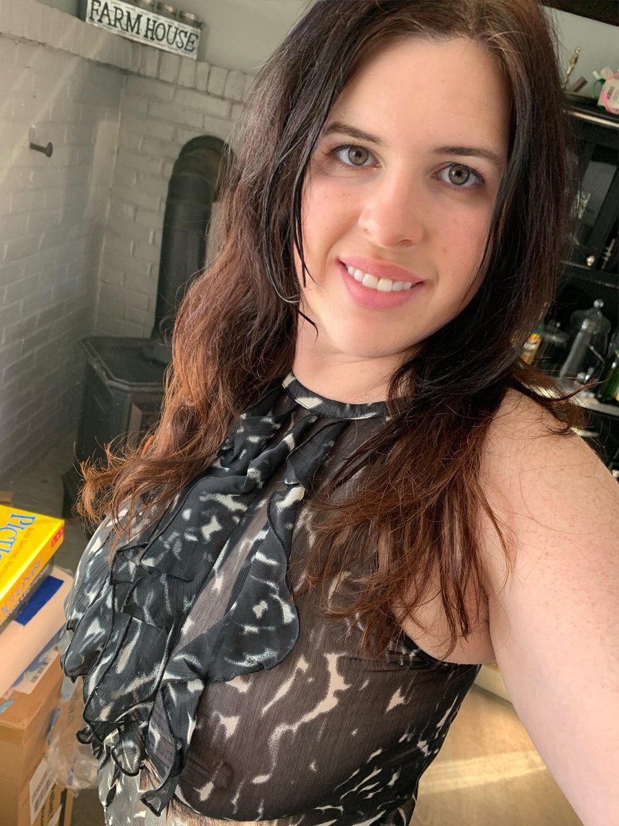 HousewifeXXX tweet media