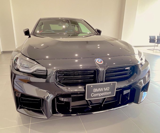 デーラーにきてる。
セカンドカーにかいます。うそです。
点検です。 