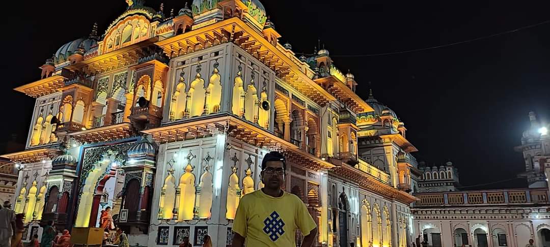 मुझें प्यार चाहिए,यार चाहिए और संसार चाहिए।।