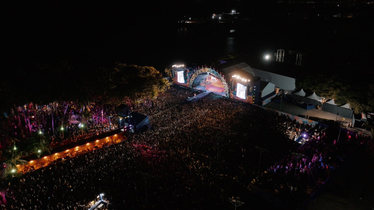 Ludmilla's tweet photo. Fortaleza deixou minha noite Numanice 💜 Obrigada! https://t.co/xpiIbGgATx