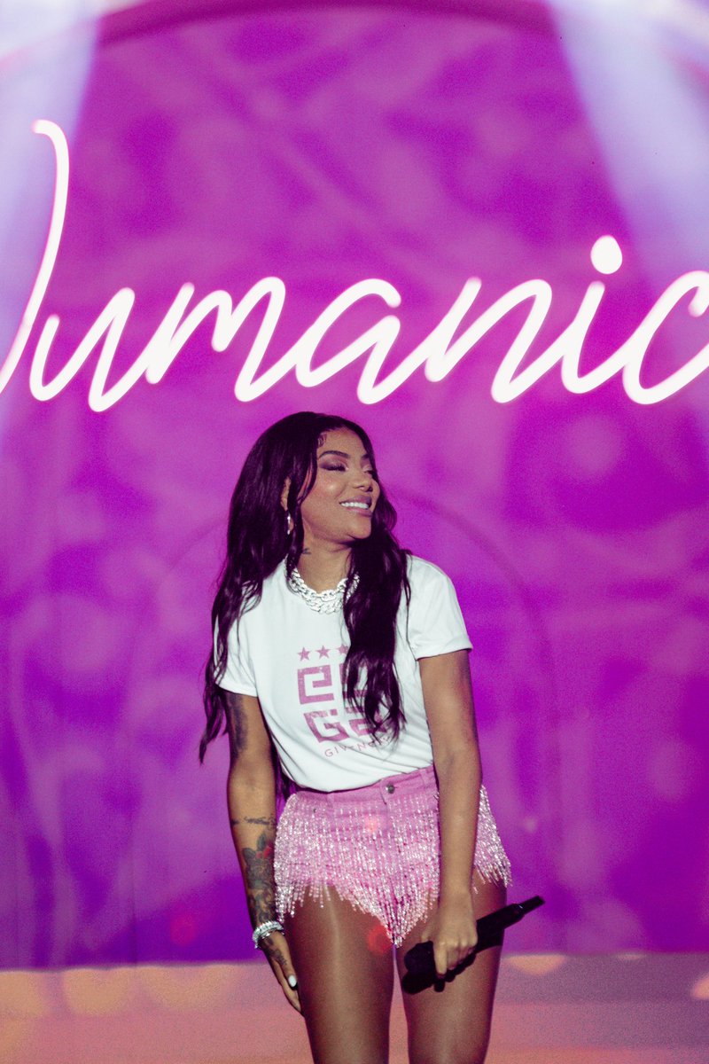 Ludmilla's tweet photo. Fortaleza deixou minha noite Numanice 💜 Obrigada! https://t.co/xpiIbGgATx