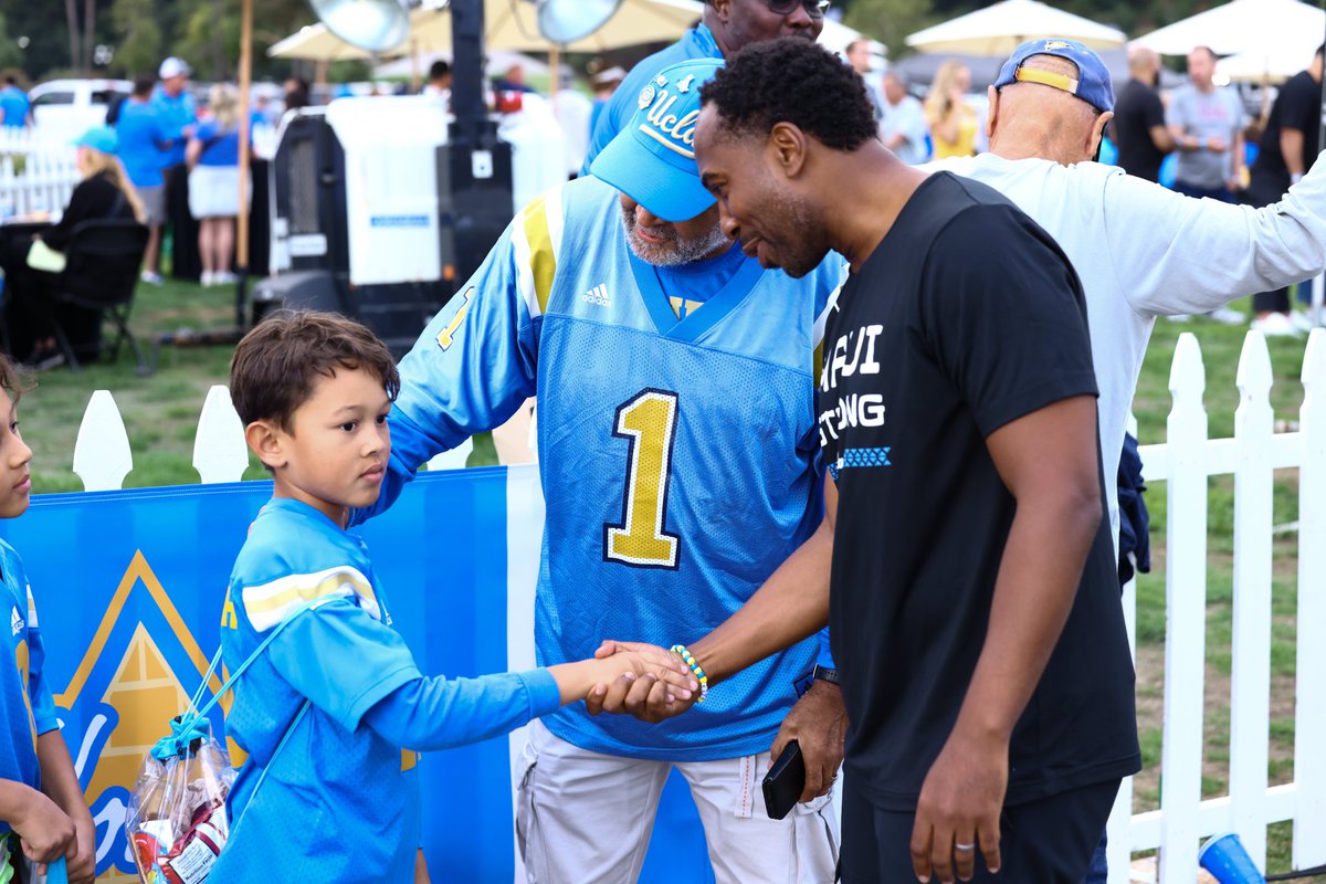 Great feeling to see fans back at the first tailgate of the season!💙🏈💛 #GoBruins