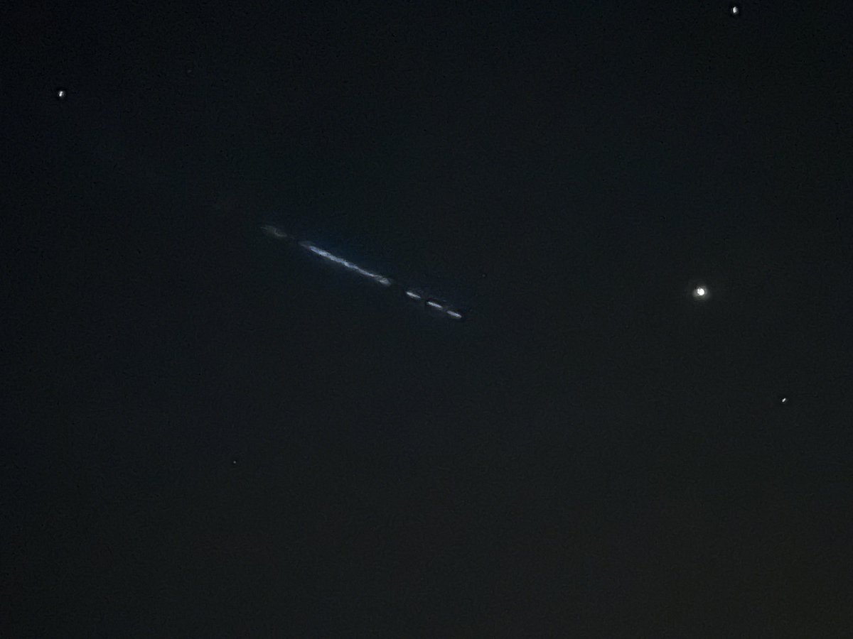 JustenNoakes's tweet photo. Seen over Holliday, TX tonight at 21:00, any thoughts?

#ufo #ufotwitter #ufoX https://t.co/NqDkrdYfwy