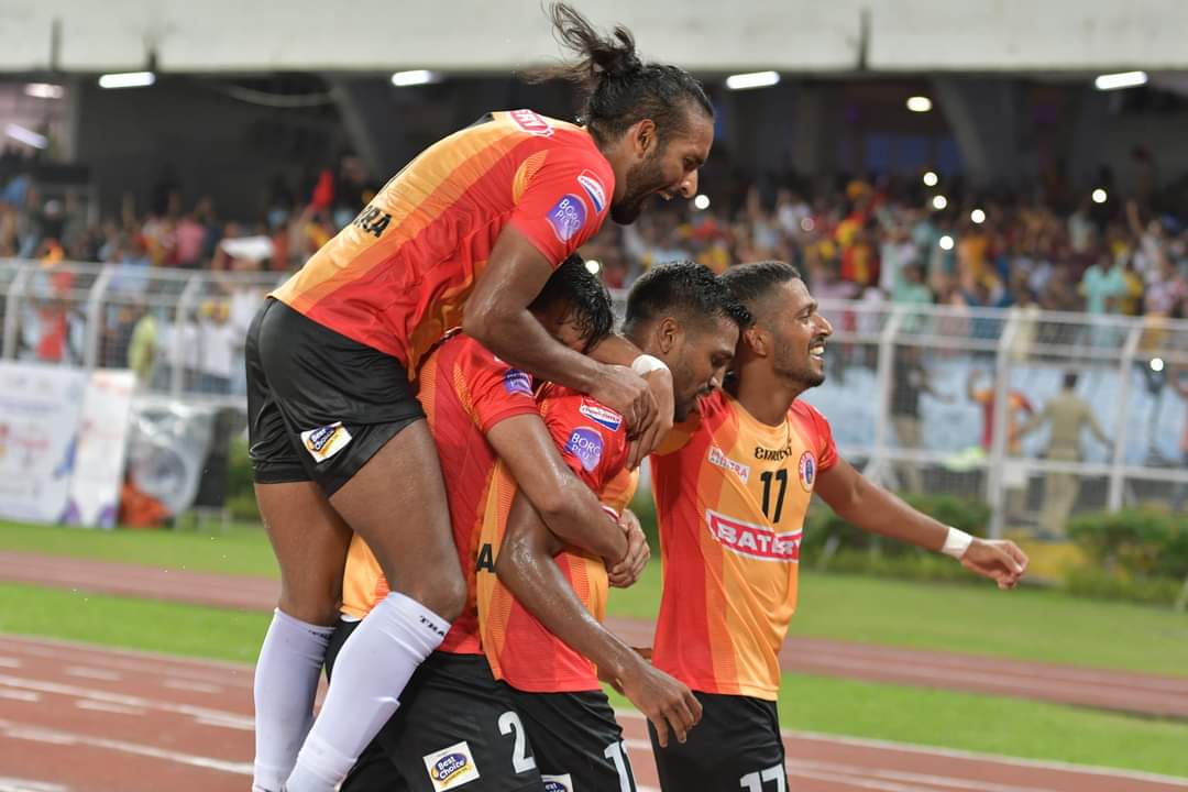 🔴🟡 𝑴𝒂𝒕𝒄𝒉𝒅𝒂𝒚 𝒕𝒓𝒊𝒗𝒊𝒂

#EastBengalFC has faced #MohunBagan 21 times in the #DurandCup so far.

𝑷 21 𝑾 9 𝑫 5 𝑳 7 𝑮𝑺 17 𝑮𝑨 14

East Bengal became champions 5 times defeating Bagan in the final and twice announced joint champions.

#JoyEastBengal #KolkataDerby