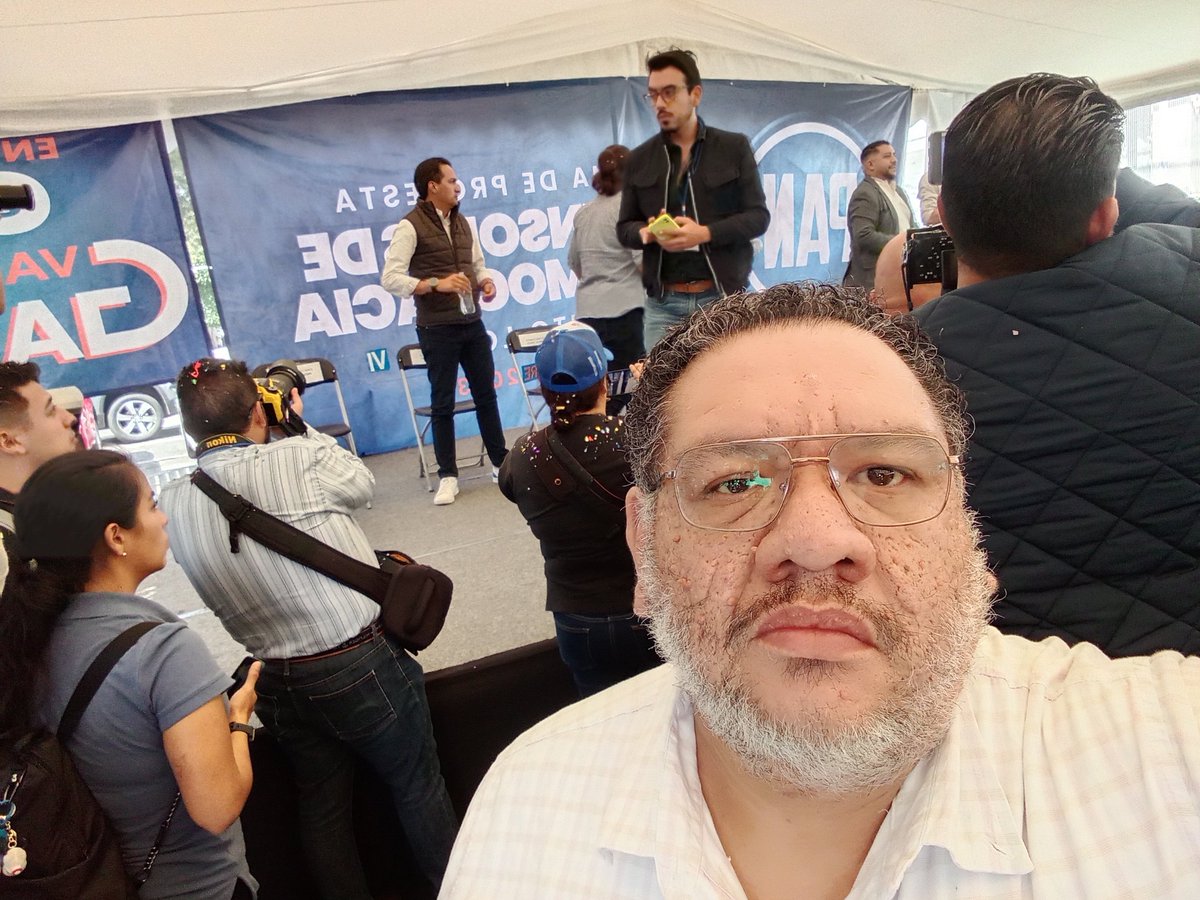 cesar_becerril1's tweet photo. hoy acudí a un evento al que me invitaron como representante de agrupación de transporte público tuve la oportunidad de saludar a @STaboadaMx @mauriciotabe y grandes excompañeros de partido y estoy de acuerdo en algo un gobierno con resultados se puede replicar en la cdmx https://t.co/dUxxbTSTX9