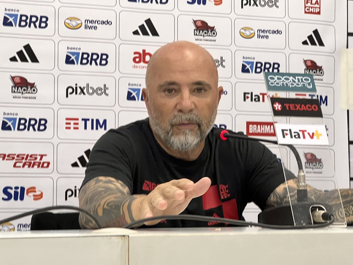 simpraisa's tweet photo. Questionei o Sampaoli sobre o que ele achava do preço dos ingressos para a final da Copa do Brasil, o técnico do Flamengo preferiu não falar do tema e foi claro: "eu não tenho nada a ver com isso. Não posso resolver isso". https://t.co/iNXe3pK30h