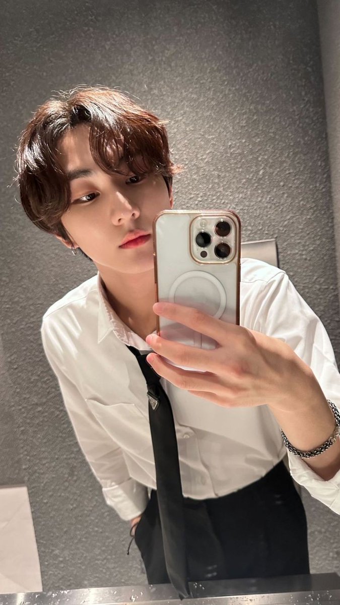 63won's tweet image. hello, I'm Wren! I'm looking for interactive moots

✮ he / him, filo 
✮ not new to #stantwt &amp;amp; #kpoptwt
✮ any fandom is welcome! 

↺ / ♡ are much appreciated