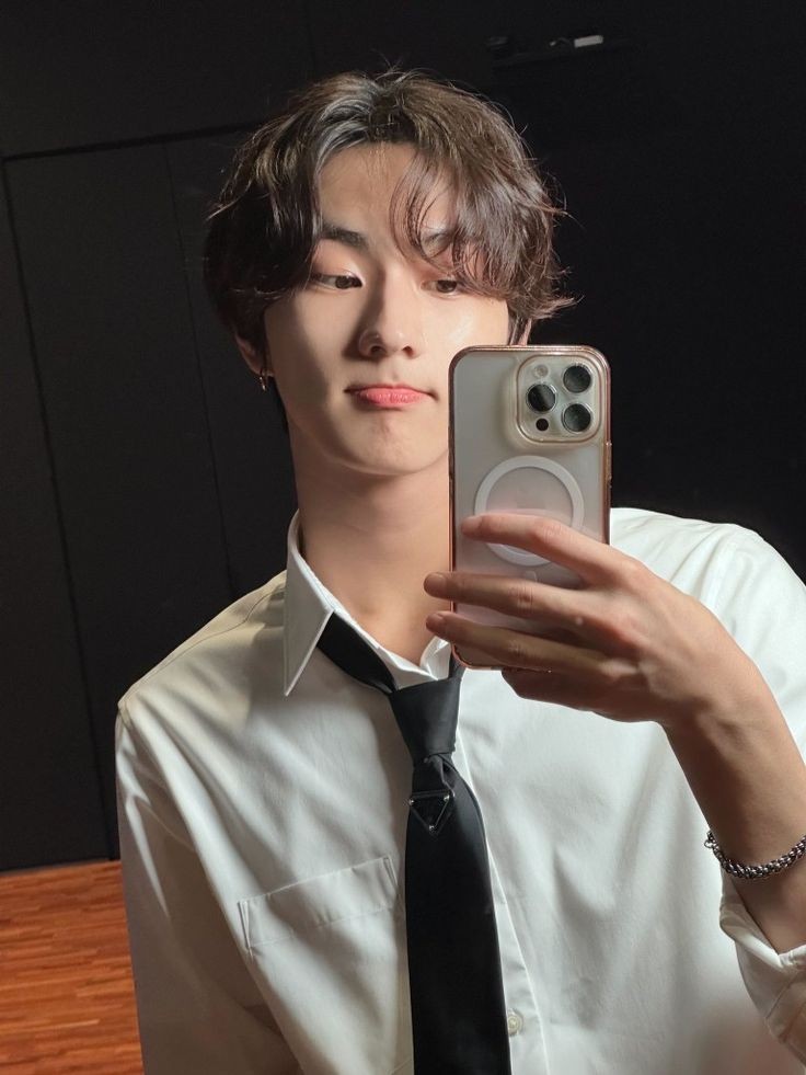 63won's tweet image. hello, I'm Wren! I'm looking for interactive moots

✮ he / him, filo 
✮ not new to #stantwt &amp;amp; #kpoptwt
✮ any fandom is welcome! 

↺ / ♡ are much appreciated