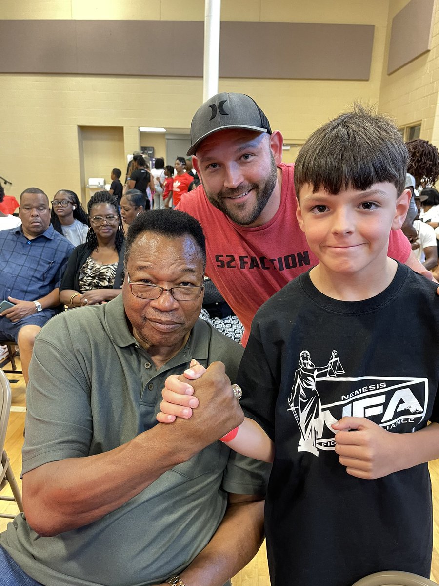 SamAdamPT's tweet image. Today I totally became a fan boy because I took my son to meet two of my all time favorite fighters Evander @holyfield and @LarryHolmes75