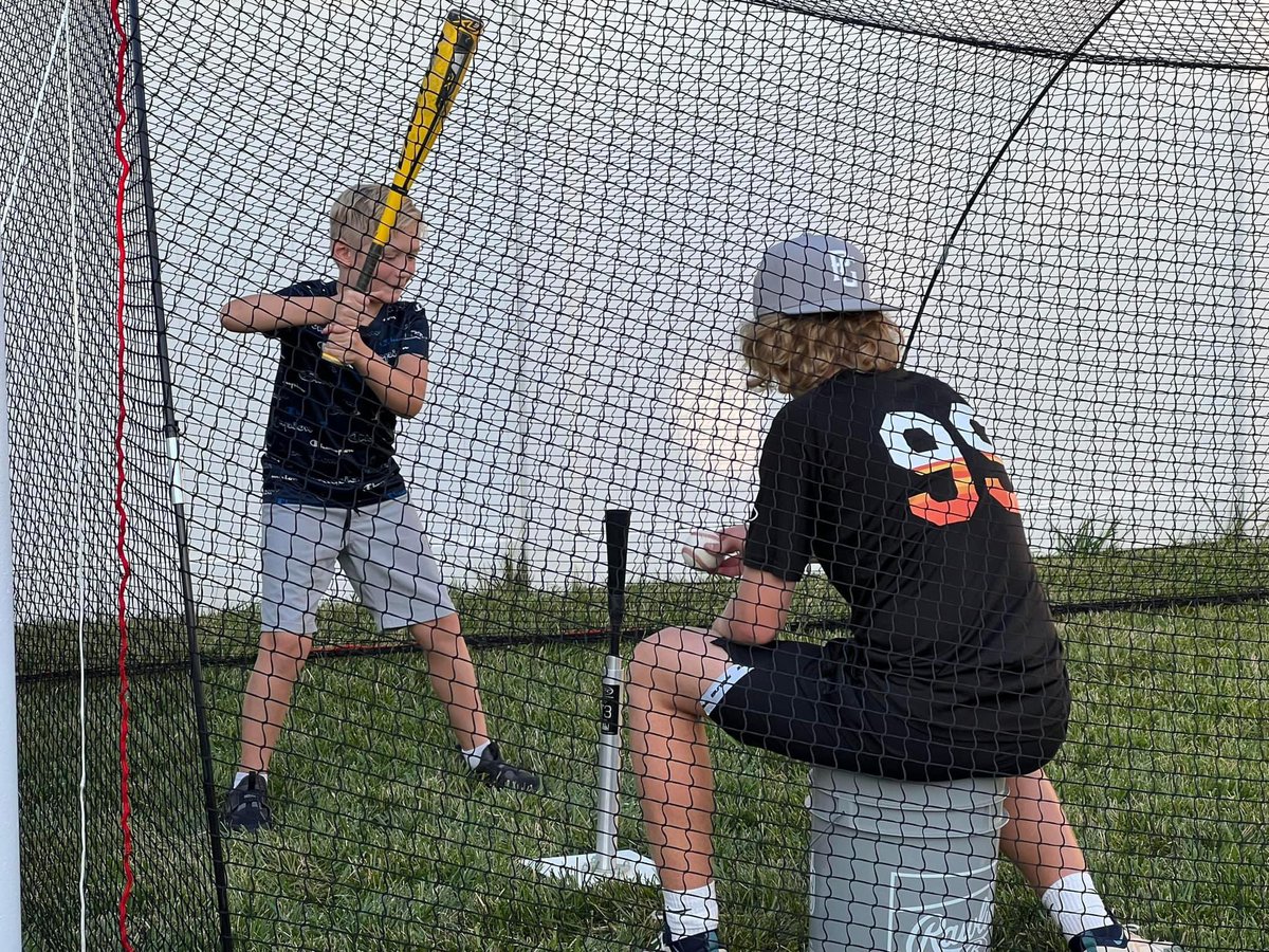 IsaacGarner2029's tweet photo. What do you do when there is no baseball? You put up the cage and work with your brother. #dressedtothe9s #positiveIMG @NationalTigers @Rawlings_Tigers https://t.co/pZcqoUcIy8