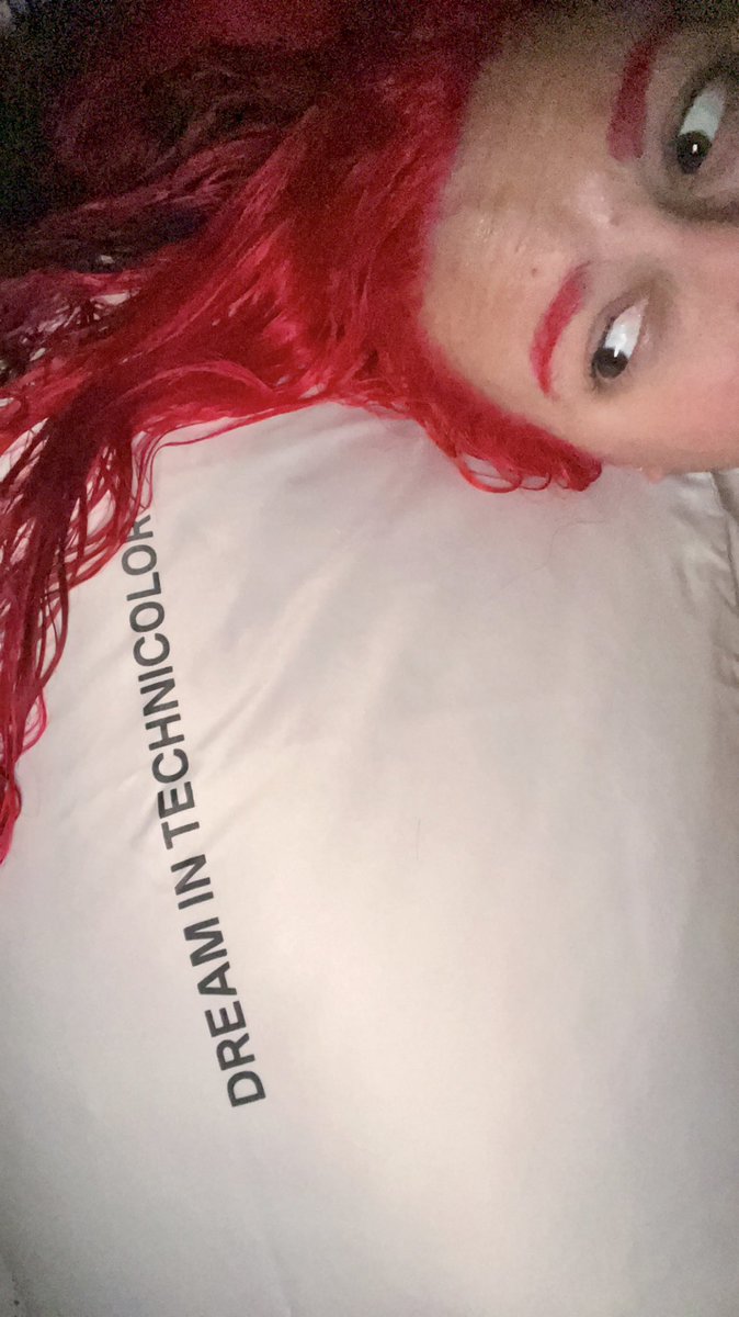 mannuhx's tweet photo. @gooddyeyoung I’m about to need another pillow case 👀  hint hint https://t.co/XQtfeFJ4vu