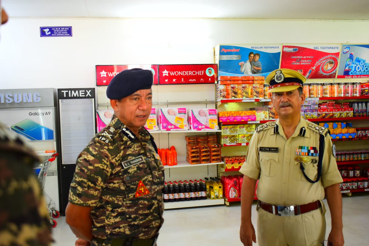 On his visit to Parliament Duty Group (PDG) campus in Kalkaji, New Delhi, @sthaosen, DG #CRPF, reviewed the accommodation arrangements, training & welfare activities of the unit and also interacted with the troops. He appreciated the work of the unit.