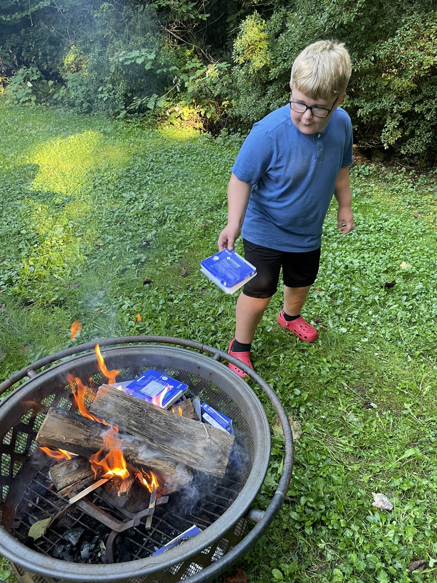 LeahNBush's tweet photo. Anakinra Bonfire tonight 💉🔥 

Just the boxes bc we disposed of the 💉 earlier this week but he deserved a fun way to celebrate ridding the fridge of the stash that sat in fridge for over a yr *just in case* he failed his current combo. 

#SJIA #CureSJIA #stills #medicaltrauma https://t.co/fQtKYyflCg