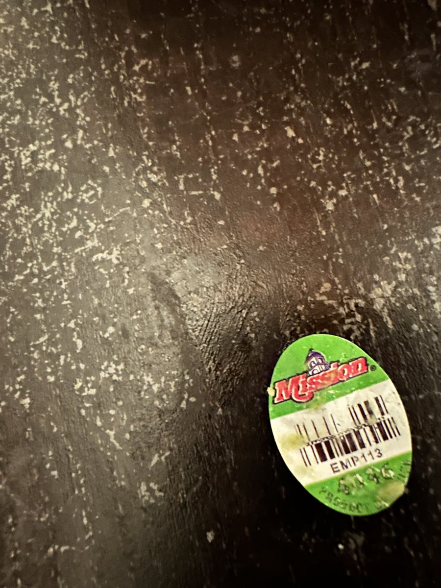 sur4dye's tweet photo. Eating @ChipotleTweets and a tough bite — turned out to be this wadded up in my guacamole. 🤢 https://t.co/FKzxvlOv3U