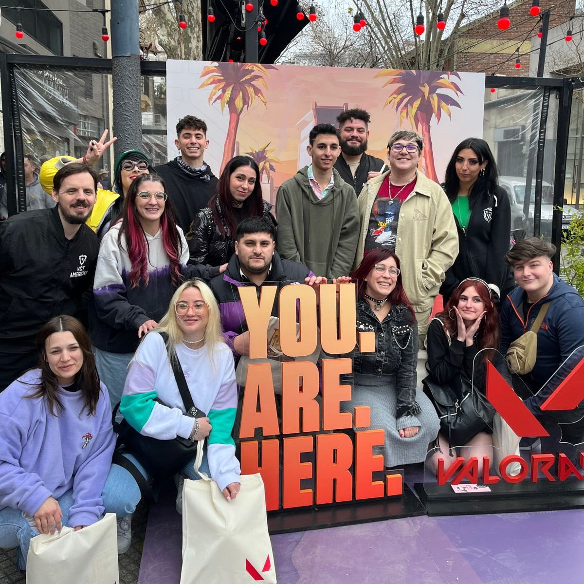 Zombcher's tweet photo. Hoy pasamos un dia increible gracias a @VALORANTLATAM que nos invitaron al #SunsetTourVAL junto a otros CDC para hacer un tour por Buenos Aires ♥ Inmensamente feliz ♥ Gracias a todos por el maravilloso dia. https://t.co/cpZG4lqCYz