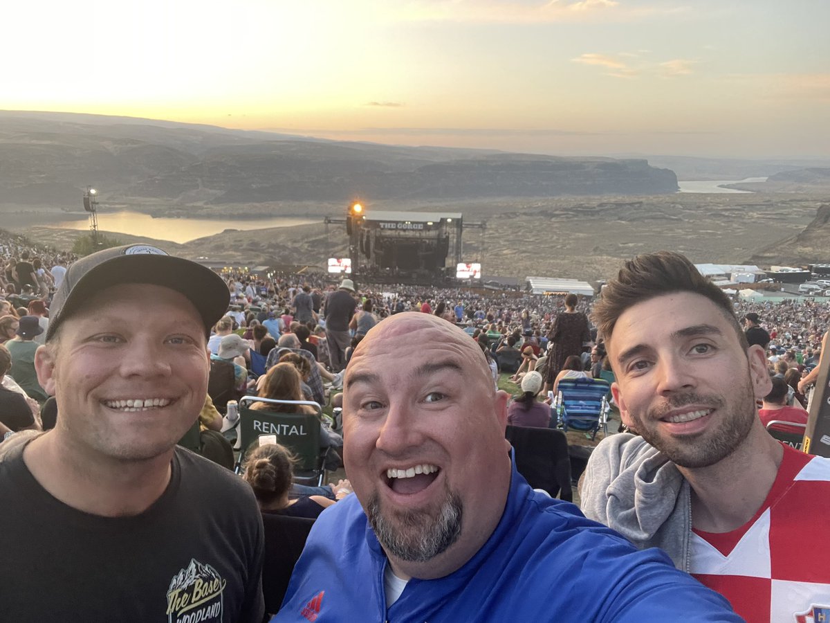 larsond55's tweet photo. Everything sucks. Can’t teach. Might as well go to my happy place. https://t.co/BW2kchSxUL