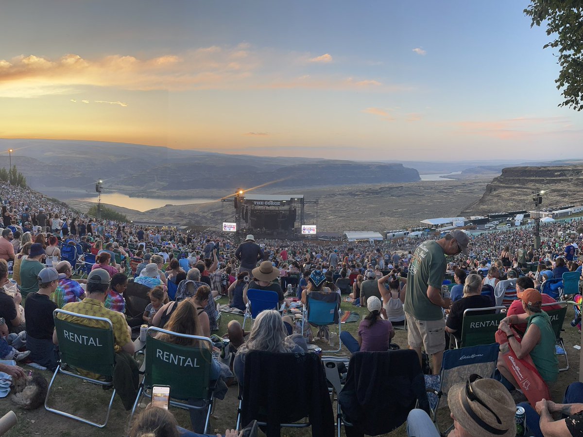larsond55's tweet photo. Everything sucks. Can’t teach. Might as well go to my happy place. https://t.co/BW2kchSxUL