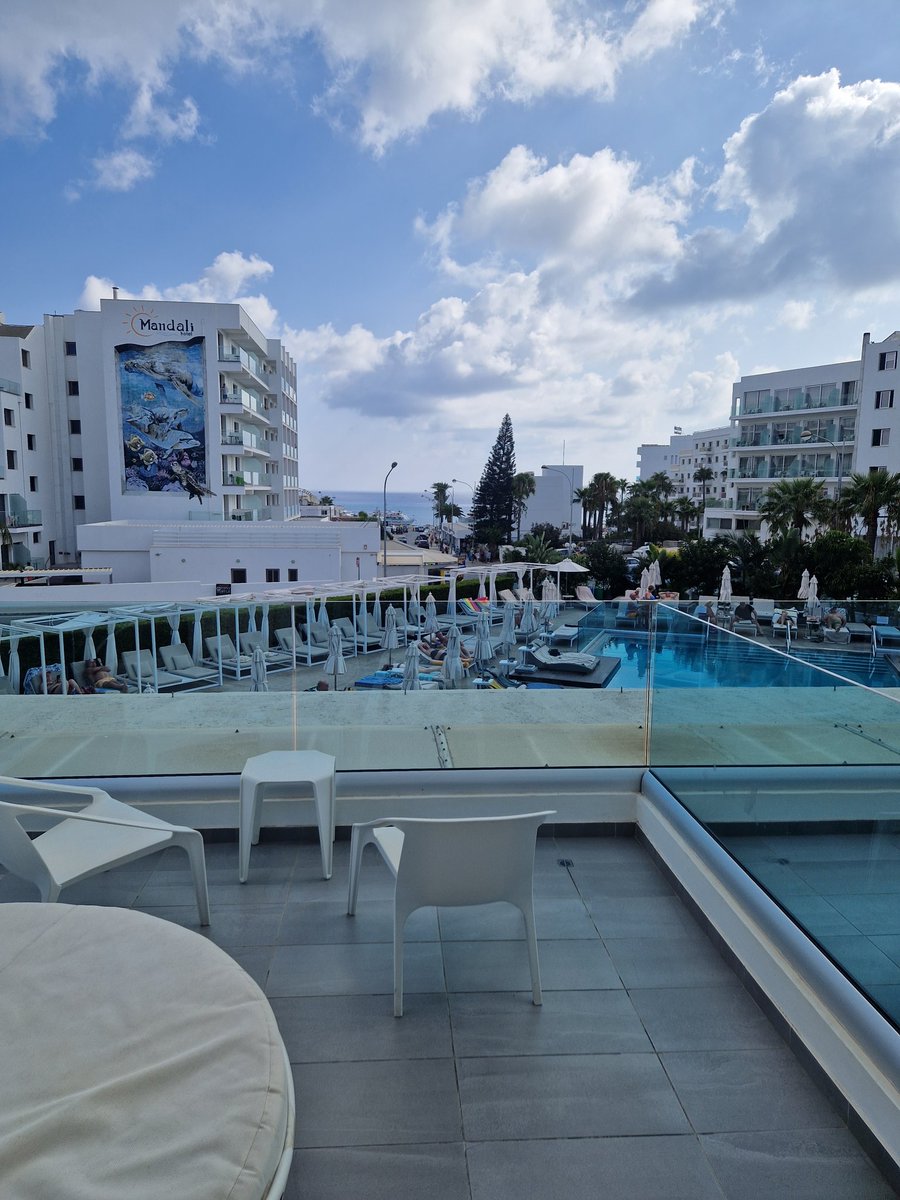 Clarkie68's tweet photo. Finally some chill time!! 😎☀️🍺 #blueivyhotel #protaras #lovecyprus https://t.co/hZG1ox5tXV