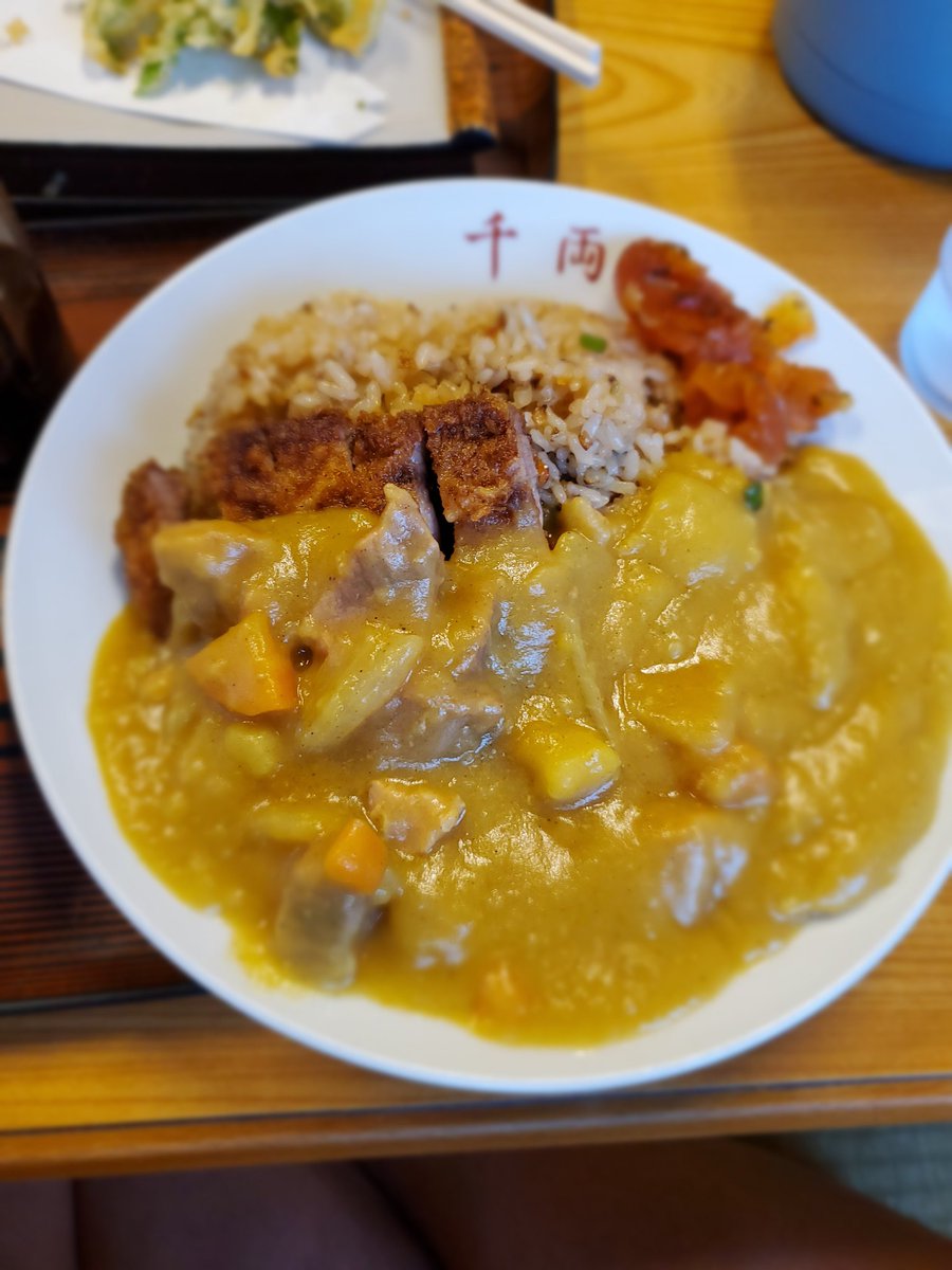 今日はどうしても聞きたかった。カレーのライスをチャーハンにできますか？
作ってくれました❗😂
＃激辛チャーハンカツカレー
わがまま聞いてくれてありがとうございます_(..)_