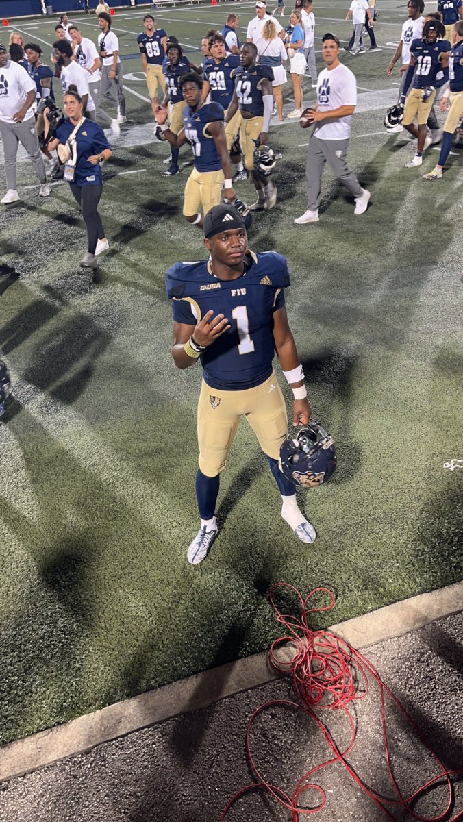 kendohllparker's tweet photo. Congrats to my #Brother @LyghtzO #KeyoneJenkins 1οΈβ£ & the #FIU ππ½ #Team π₯ YOU #Guys ππ½ #Played some #Good ππ½ #Ball & got the #Win ππ½ but letβs #Keep that same #Energy & get the #Win next weekβ¦. #ELEVATE π #JENKINS β https://t.co/2GSWmgBs9c