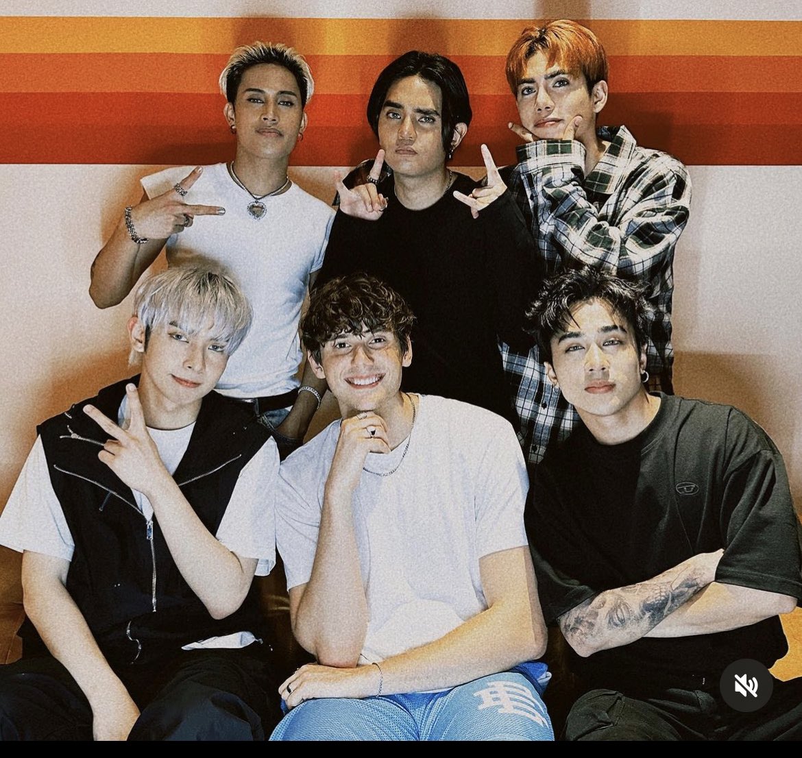 Tasha24__'s tweet photo. Look at them 😍😍😍

SB19 IN BOSTON
#JVKExSB19 #JVKEWhatTourFeelsLikeWithSB19
@SB19Official #SB19 #JVKE https://t.co/NaX6hyClN2
