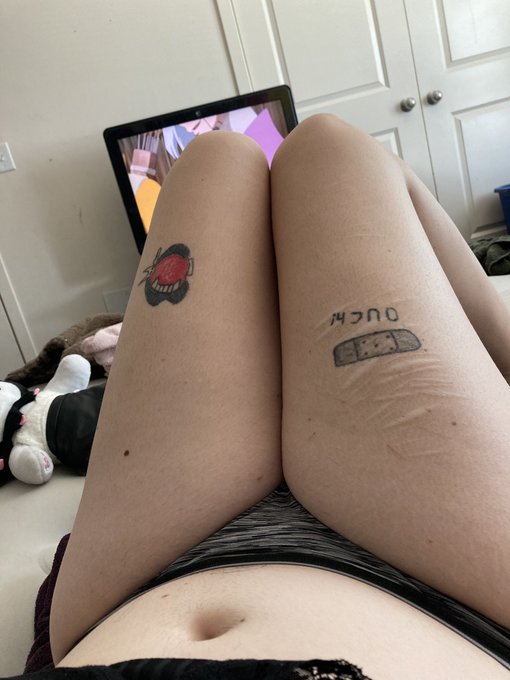 Your thick thighs mommy is back from the grave to send you guys tons of love 💖💖💖 https://t.co/t7pAam